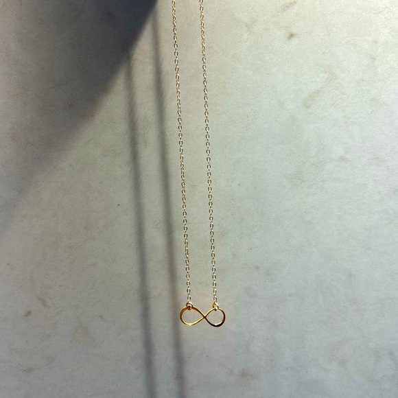 Infinity Loop Pendant Necklack - Picture 1 of 3